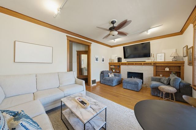 1539 W Addison Street, Chicago, IL 60613