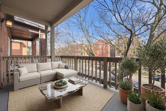 1539 W Addison Street, Chicago, IL 60613