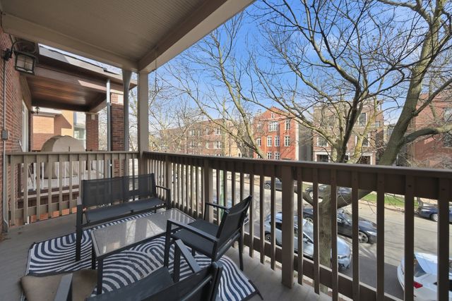 1539 W Addison Street, Chicago, IL 60613