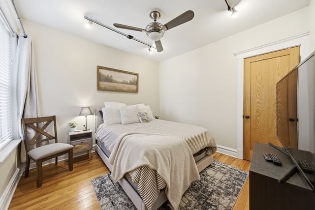 1539 W Addison Street, Chicago, IL 60613