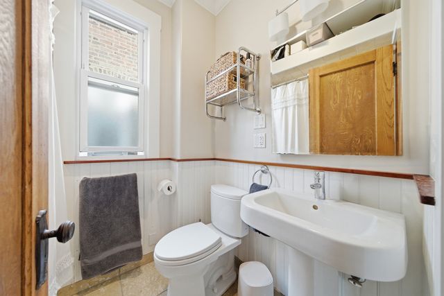 1539 W Addison Street, Chicago, IL 60613