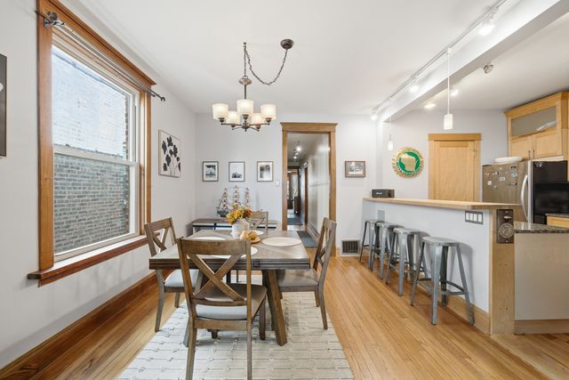 1539 W Addison Street, Chicago, IL 60613