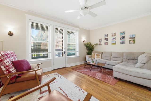 1539 W Addison Street, Chicago, IL 60613