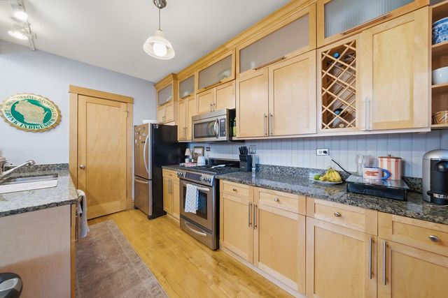 1539 W Addison Street, Chicago, IL 60613