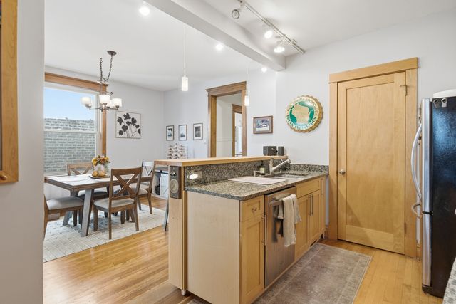 1539 W Addison Street, Chicago, IL 60613