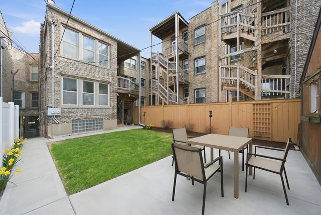 1539 W Addison Street, Chicago, IL 60613