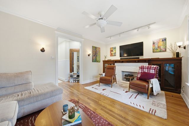 1539 W Addison Street, Chicago, IL 60613