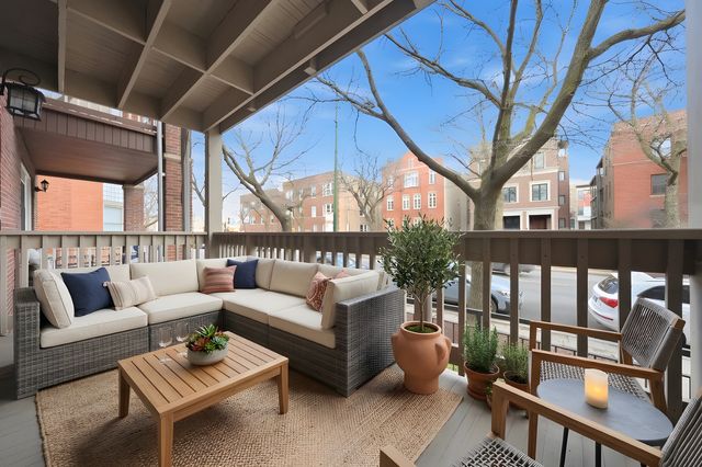 1539 W Addison Street, Chicago, IL 60613