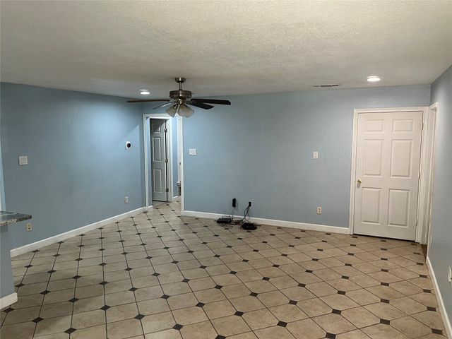 3001 Pueblo Trail, Lake Worth, TX 76135
