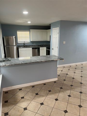3001 Pueblo Trail, Lake Worth, TX 76135