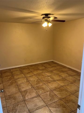3001 Pueblo Trail, Lake Worth, TX 76135