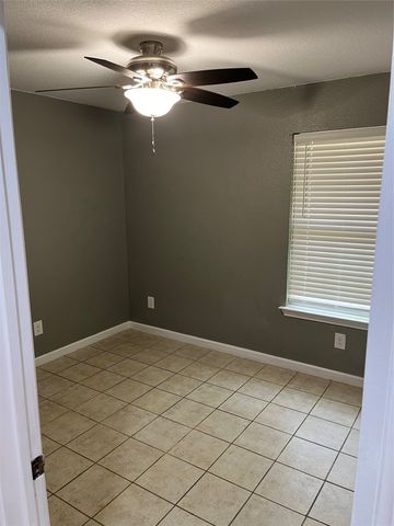 3001 Pueblo Trail, Lake Worth, TX 76135