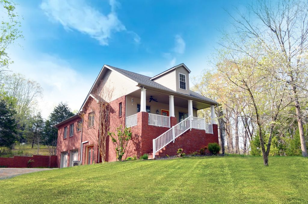 2294 Daniels Rd, Greenbrier, TN 37073