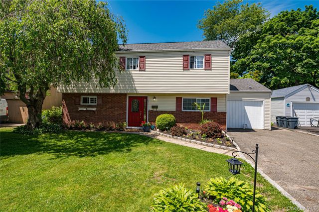 533 5th Street, East Northport, NY 11731