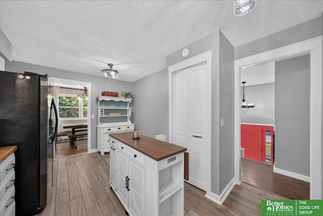 16058 Oak Street, Omaha, NE 68130
