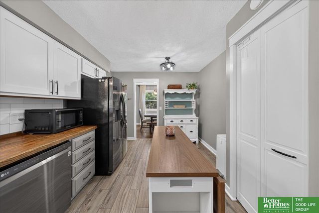 16058 Oak Street, Omaha, NE 68130