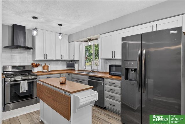 16058 Oak Street, Omaha, NE 68130