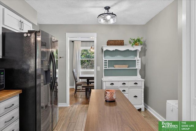 16058 Oak Street, Omaha, NE 68130
