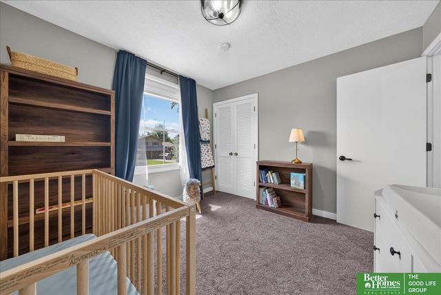 16058 Oak Street, Omaha, NE 68130