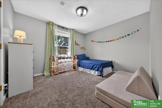 16058 Oak Street, Omaha, NE 68130