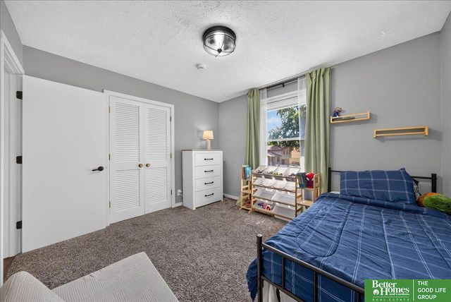 16058 Oak Street, Omaha, NE 68130