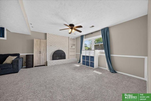16058 Oak Street, Omaha, NE 68130
