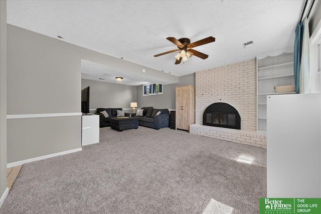 16058 Oak Street, Omaha, NE 68130