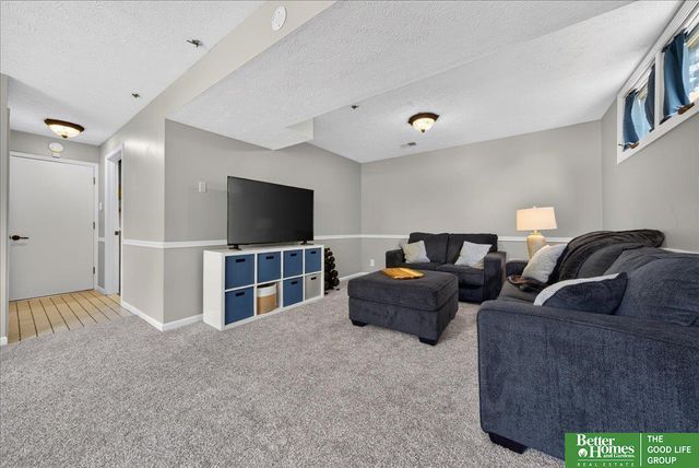 16058 Oak Street, Omaha, NE 68130