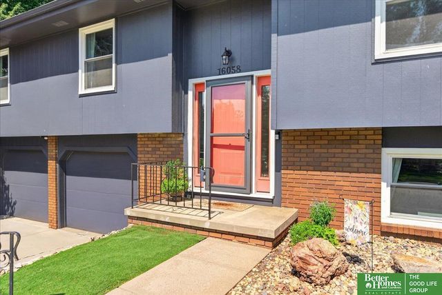 16058 Oak Street, Omaha, NE 68130