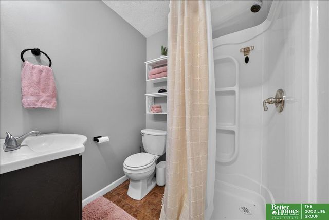 16058 Oak Street, Omaha, NE 68130