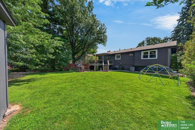 16058 Oak Street, Omaha, NE 68130
