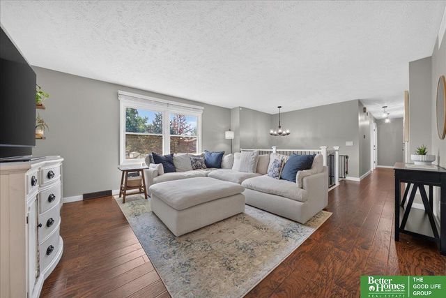 16058 Oak Street, Omaha, NE 68130