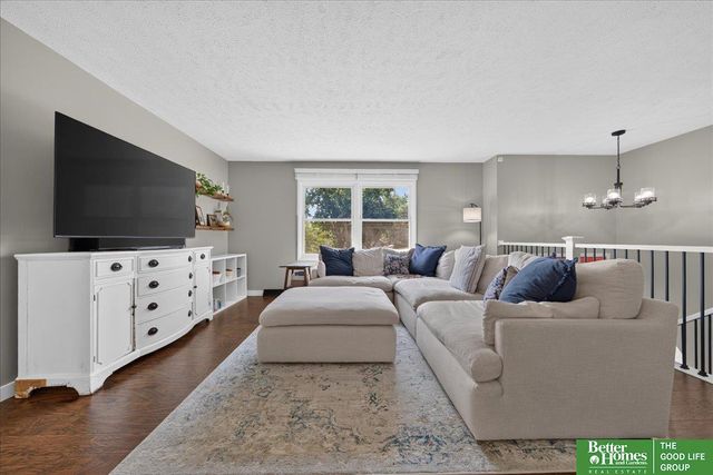 16058 Oak Street, Omaha, NE 68130