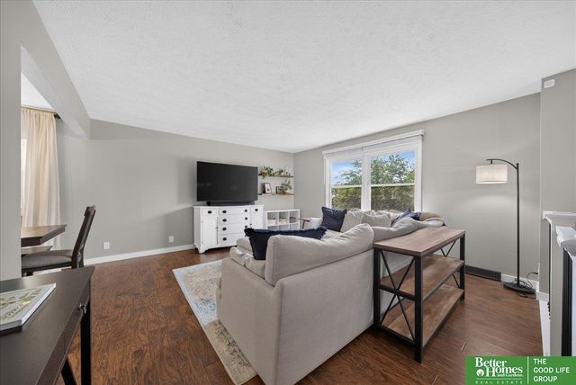 16058 Oak Street, Omaha, NE 68130