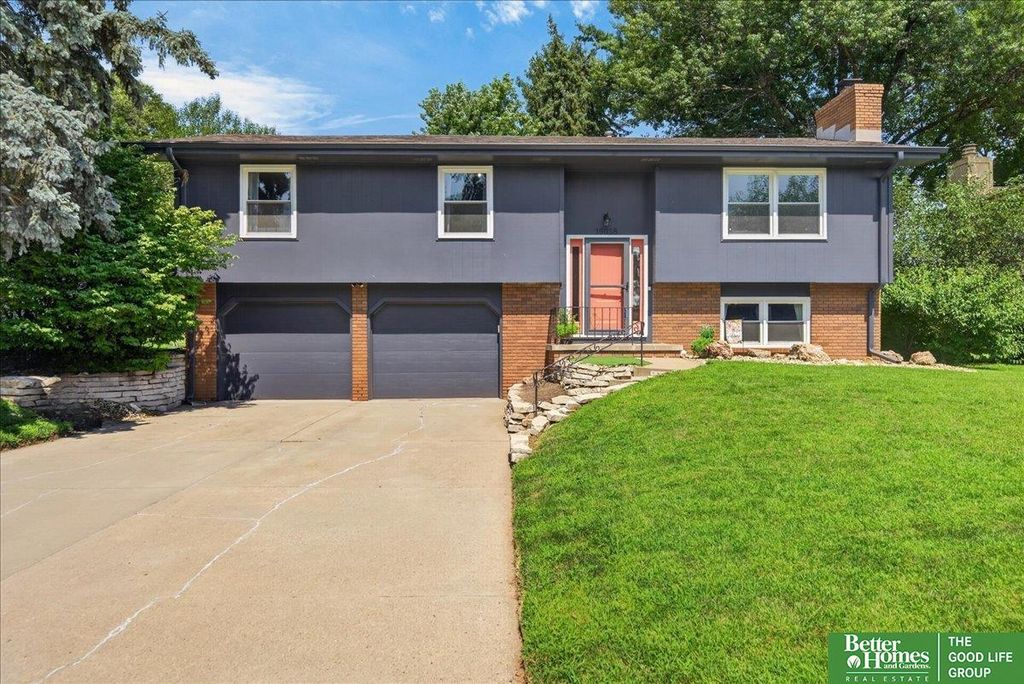 16058 Oak Street, Omaha, NE 68130