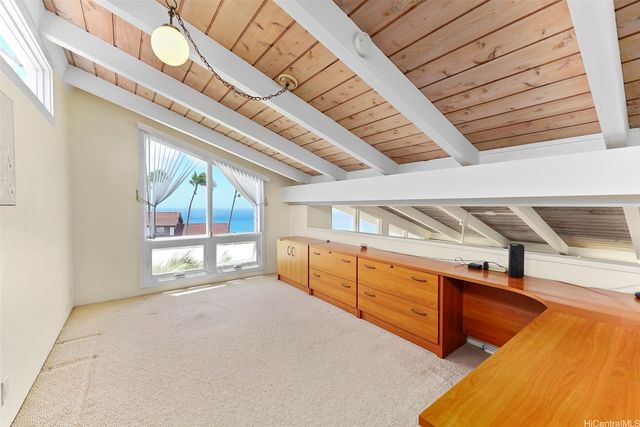 1865 Alaweo Street, Honolulu, HI 96821