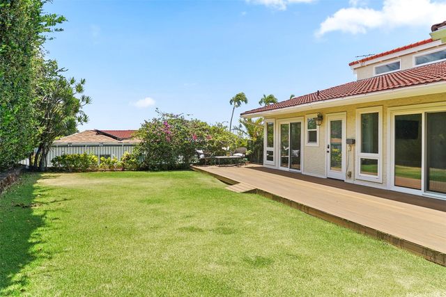 1865 Alaweo Street, Honolulu, HI 96821