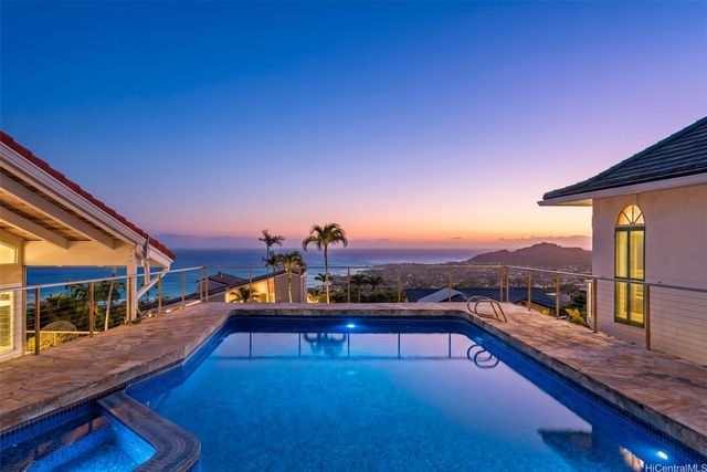 1865 Alaweo Street, Honolulu, HI 96821