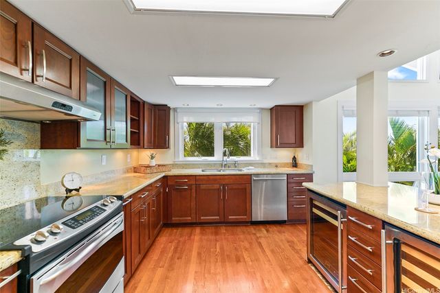 1865 Alaweo Street, Honolulu, HI 96821