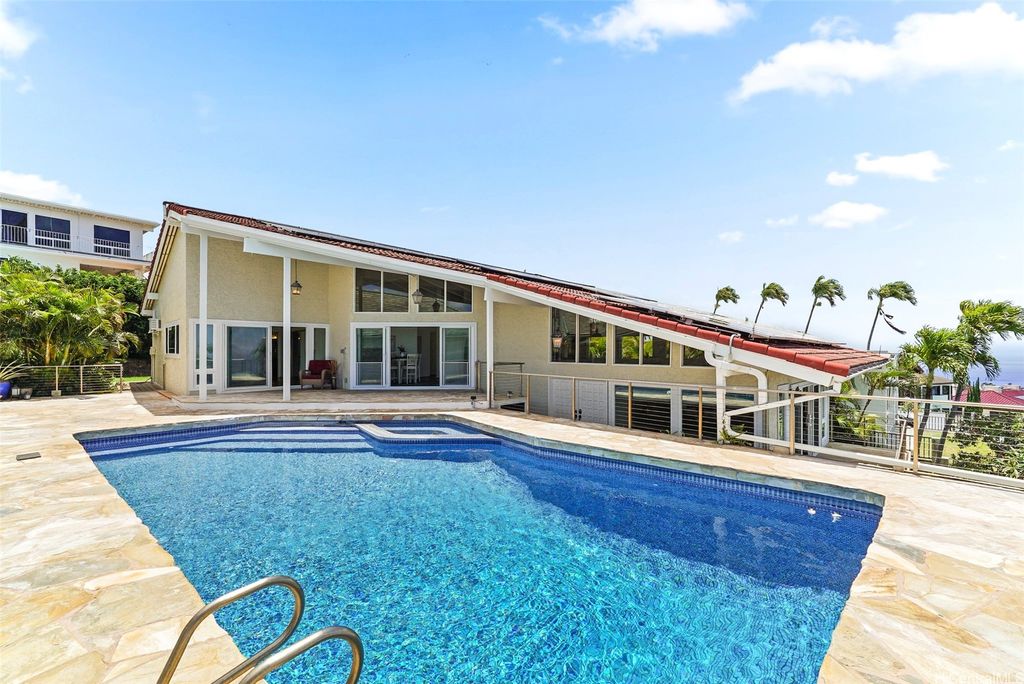 1865 Alaweo Street, Honolulu, HI 96821