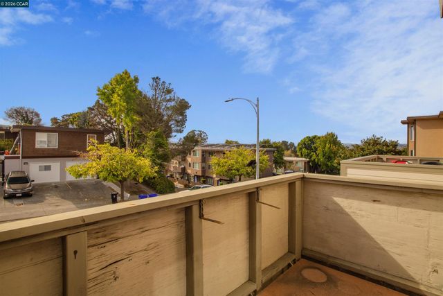 3161 Birmingham Dr 205, Richmond, CA 94806