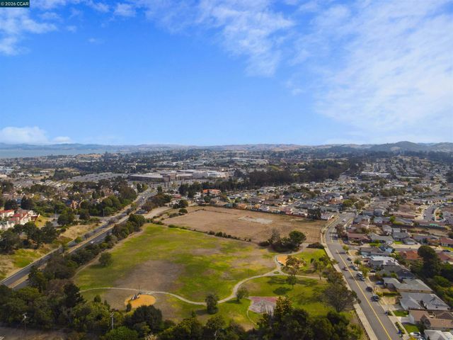 3161 Birmingham Dr 205, Richmond, CA 94806