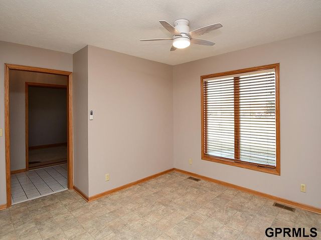 15065 Corby Street, Omaha, NE 68116