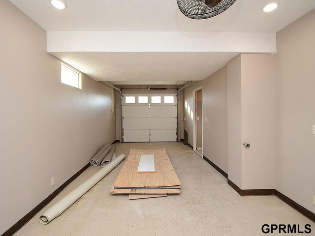 15065 Corby Street, Omaha, NE 68116