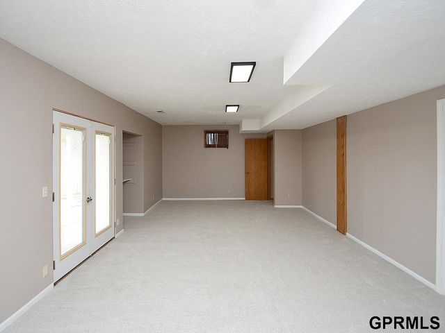 15065 Corby Street, Omaha, NE 68116