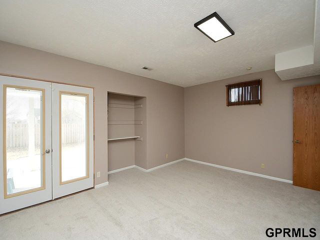 15065 Corby Street, Omaha, NE 68116