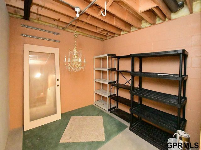 15065 Corby Street, Omaha, NE 68116