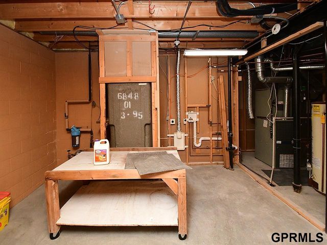 15065 Corby Street, Omaha, NE 68116