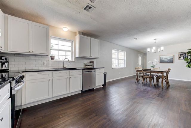 6601 Whispering Oak Drive, Edmond, OK 73034