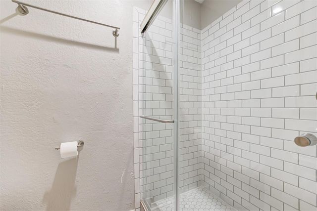 6601 Whispering Oak Drive, Edmond, OK 73034